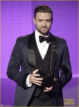 组图：贾斯汀获最受欢迎流行摇滚男歌手献唱