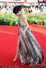 组图：《赛德克-巴莱》首映 徐若瑄露背礼服性感