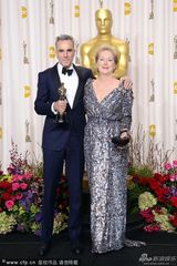 组图：丹尼尔-戴-刘易斯与梅丽尔-斯特里普合影