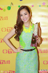 组图：金曲榜颁奖星光黯淡 张敬轩献主持处女秀