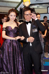 组图：熊黛林低胸性感 称不与郭富城拍裸照调情