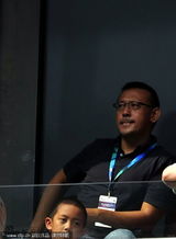 组图：姜文周韵携子观战中网李娜比赛