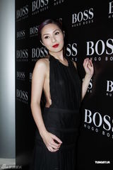 组图：杨千嬅透视装美背尽裸 正努力造人一切随缘