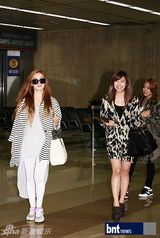 组图：韩女团Secret结束泰国演出抵达仁川机场