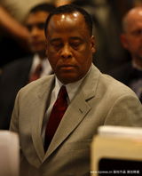 幻灯：杰克逊“谋杀”案开庭审理 医生穆雷神色凝重