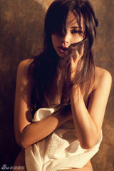 组图：田蕾希性感写真内敛迷人