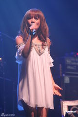 高清组图：丁当加场开唱飆新歌 不畏寒流熟背歌词