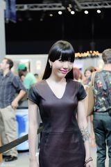 组图：吴莫愁纽约时装周斗艳 五大造型盘点