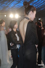 组图：熊黛林不听郭富城音乐 半露酥胸大秀性感