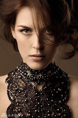 组图：超模Viktoriya写真半裸上阵 电眼迷人