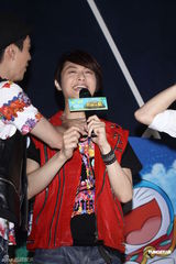 组图：JPM携机器猫做公益 第二张大碟筹备中