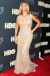 组图：《人生如梦》首映 碧昂斯秀傲人胸线