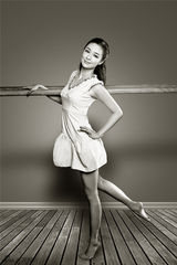 组图：于越封面写真曝光 展现运动时尚完美结合