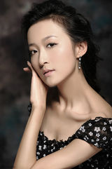 组图：刘佳佳轻纱写真文雅纯熟 温柔笑容恬淡如菊