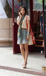 组图：秦岚频登杂志封面 女战士将赴《王的盛宴》