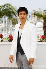 组图：《北村方向》发布会 女星宋善美得导演护花