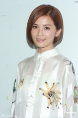 组图：阿Sa(蔡卓妍)携手陈伟霆 情侣档录制节目