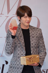 组图：金宇彬上海会粉丝 最想合作成龙章子怡