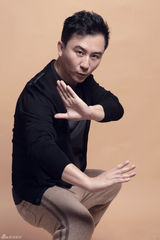 组图：赵毅写真鬼马搞怪  二十年真功夫炼“戏精”