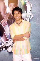 幻灯图：候选港男首度亮相 素质平平表现生硬