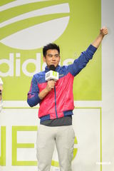 组图：Angelababy与彭于晏运动装活力十足