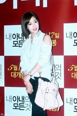 高清组图：裴勇俊尹恩惠等助阵韩片《妻子》VIP试映