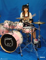 组图：许雅涵变身四川美食宝贝 为小吃比赛代言