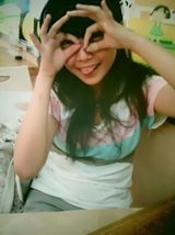 组图：《非诚勿扰》黄菡女儿近照 刘海齐眉