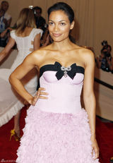 高清组图：纽约大都会庆典 罗莎里奥-唐森低胸性感