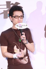 组图：李艾教“剩女”相亲秘笈 周韦彤短裙险走光