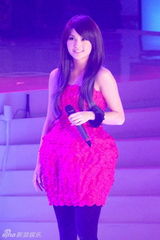 幻灯图：庾澄庆张小燕带队PK 众多红星献艺除夕节目