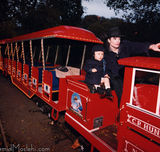 组图：迈克尔-杰克逊罕见家庭照温馨抱娃