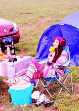 组图：姚笛拍摄秋装写真大片 灵动时尚显清新