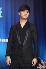 组图：《中国梦之声》登台开播 李玟扮学员飙歌