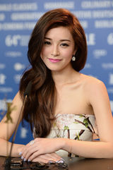 组图：文咏珊优雅亮相柏林 气质清新获赞誉