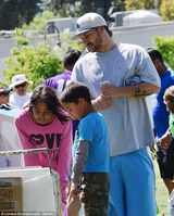 组图：布兰妮搂儿子亲密母爱泛滥 与前夫同场