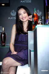 组图：舒淇优雅亮相身材高挑 短裙衬美腿修长