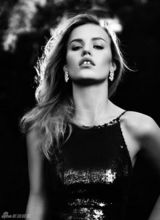 组图：英国超模乔治亚-梅-贾格尔黑白杂志写真