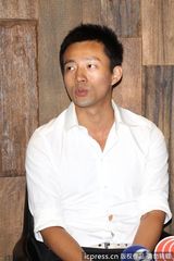 组图：汪小菲火速澄清未欠薪 上衣绷开闹笑话