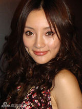 幻灯图：李小璐时尚写真盘点 荧屏精灵笑容绽放