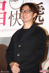 组图：卓文萱张雁名被传假戏真做大方认爱