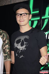 组图：郑元畅捧场舞台剧羡慕林依晨恋情稳定