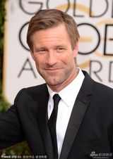 组图：阿伦-艾克哈特现身金球红毯型男范儿十足