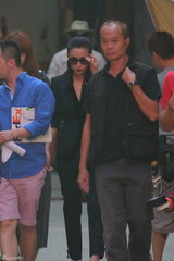 组图：《变4》香港险演全武行 猛男护驾李冰冰