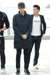 组图：双贤来京 金秀贤低调悲伤全智贤行色匆匆