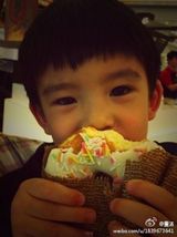 组图：潘粤明董洁被曝分居 微博记录曾经甜蜜生活