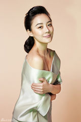 组图：袁姗姗时尚写真 别样魅力清新来袭