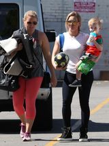 组图：希拉里-达芙陪子游玩 笑容绽放舐犊情深