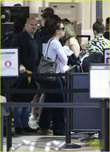 组图：小甜甜布兰妮素颜出行 胸部下垂