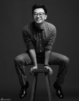 组图：黄海波黑白大片曝光 黑框逆天卖萌无止境